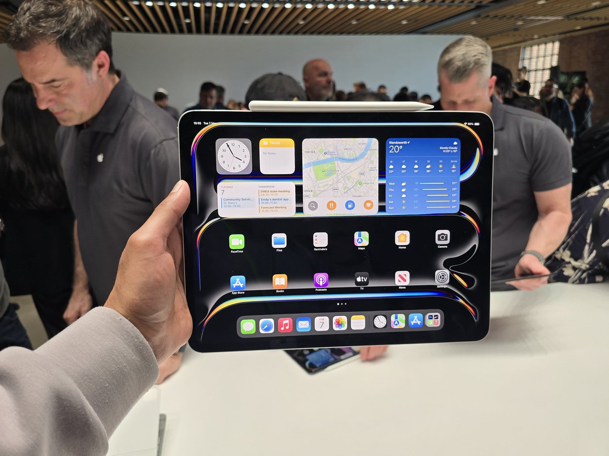 The new Ipad Pro 13 inch - shockingly shockingly thin But is it good? Finding out now