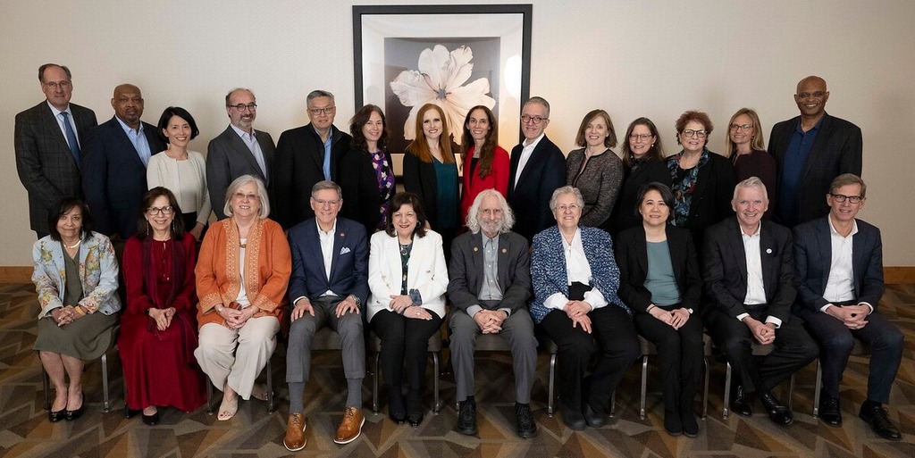 The AACR's founders consisted of four surgeons, five pathologists, and two biochemists, and all of them were men. Today, 44% of AACR members are women, and our ranks include scientists, clinicians, other health care professionals, survivors, patients, and advocates.