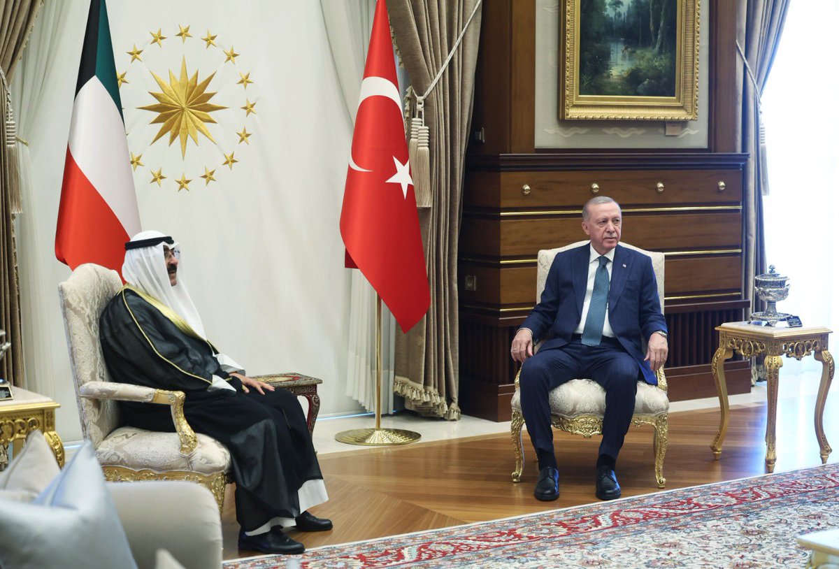 Cumhurbaşkanımız Recep Tayyip Erdoğan, Türkiye'ye ziyarette bulunan Kuveyt Emiri Meşal el-Ahmed el-Cabir es-Sabah ile Cumhurbaşkanlığı Külliyesi'nde baş başa görüştü.