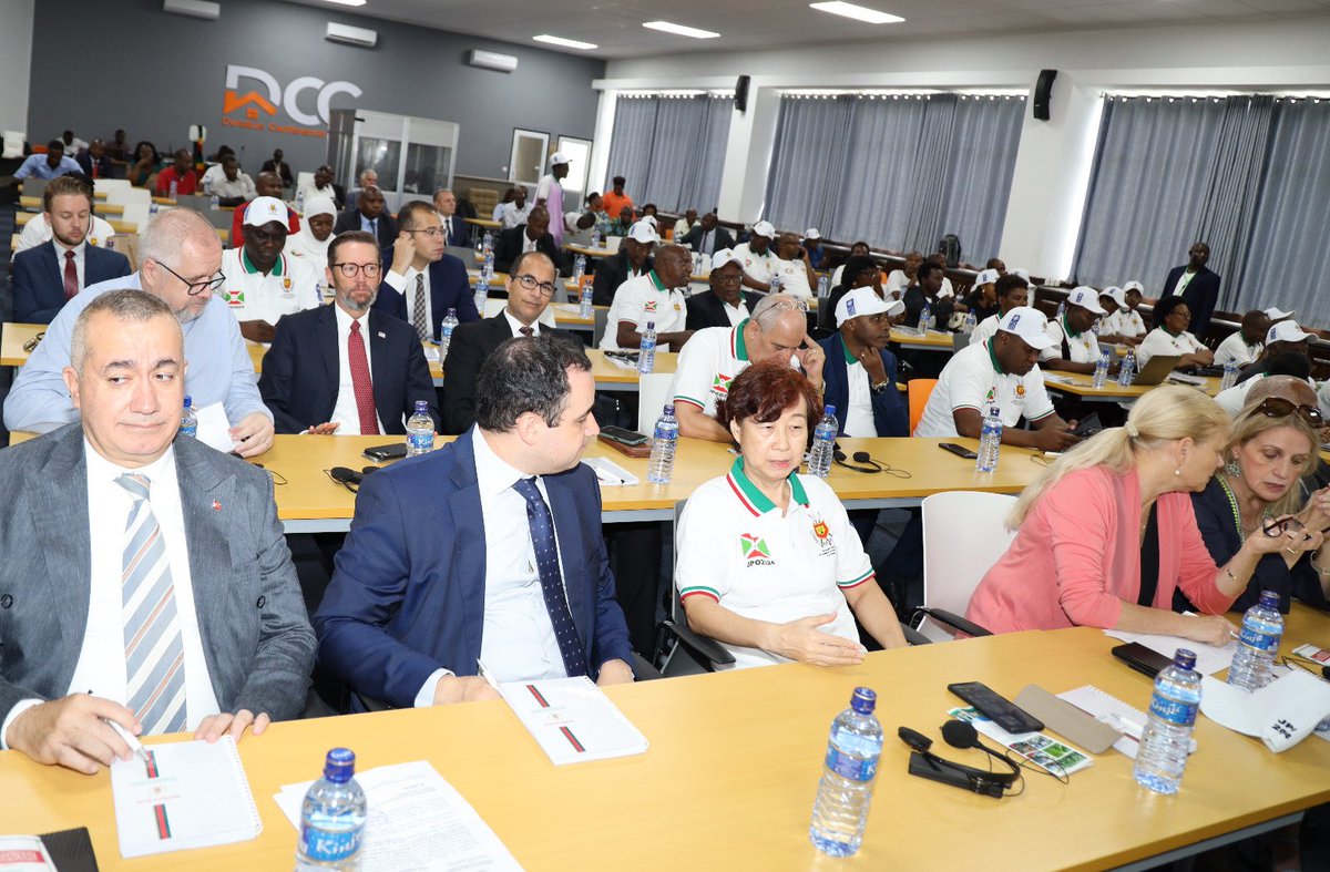 Pour rappel, la Vision Burundi Pays Emergent en 2040 et Burundi Pays Développé en 2060 est ficelée autour de 22 objectifs touchant des aspects spécifiques des Ministères sectoriels. 

Pour ce qui est du Ministère des Affaires Etrangères et de la Coopération au Développement, son