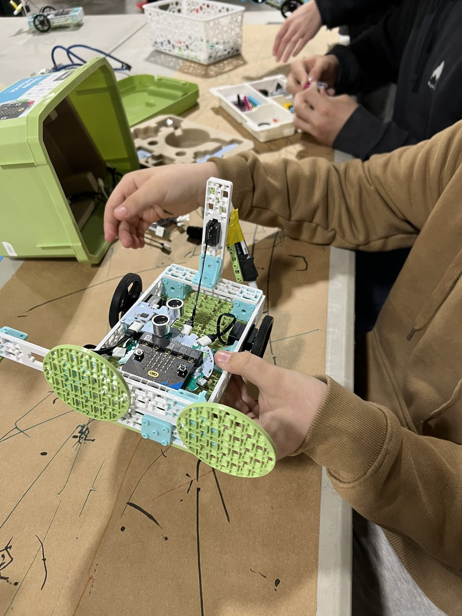 InkSmith3D's tweet image. It never ceases to amaze us how creative students can be when given the right materials and opportunity to explore! 

These are some of our favourite robotic Tree Seeders from our Climate Action Kit workshop at @skillsontario yesterday! 

#microbit #teachcoding