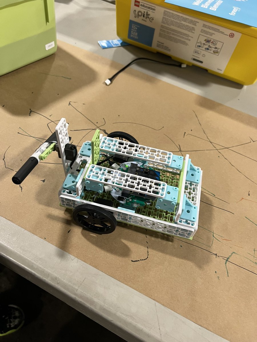 InkSmith3D's tweet image. It never ceases to amaze us how creative students can be when given the right materials and opportunity to explore! 

These are some of our favourite robotic Tree Seeders from our Climate Action Kit workshop at @skillsontario yesterday! 

#microbit #teachcoding