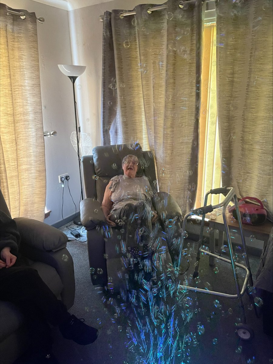 Hansel Ayrshire tweet media