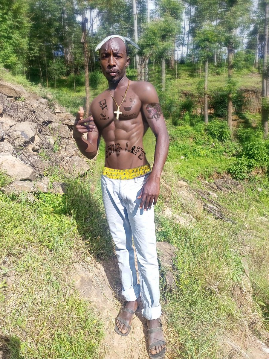 Entr_dawood's tweet photo. Tupac.                                     ?? https://t.co/oN59GwbukX
