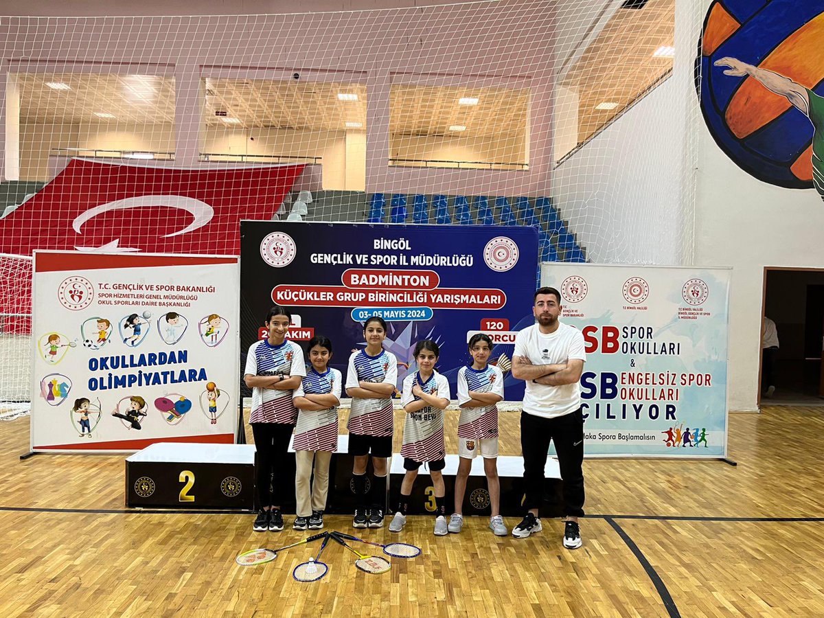 DerikKaymakam's tweet photo. 2023-2024 Okul Sporlarında Badminton Küçük Kızlarda Okulumuz Derik Şehitler Ortaokulu Bingölde yapılan grup müsabakalarında bölge https://t.co/4wiYZkludk olup Türkiye finallerine kalan 18 okul arasına ismini yazdırmıştır. … https://t.co/vbG32u2r5h