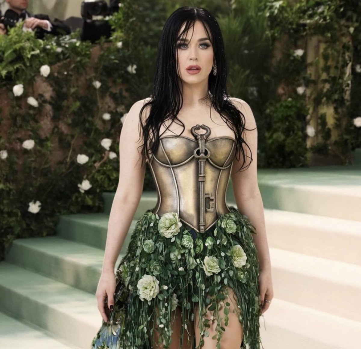 EliezerMh's tweet photo. #KatyPerry GORGEOUS AT #MetGala2024 STUNNING ✨❤️🌹🌺💐 [IA] https://t.co/5xfqowgmXb