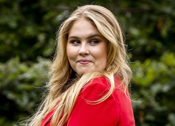 Ik wil niet dat multimiljonair Amalia van Ambsbergen Koningin wordt van mijn land! 

De familie beheerd 14 miljard vermogen en dan nog 1.5 miljoen aftroggelen van de hardwerkende belastingbetalers.