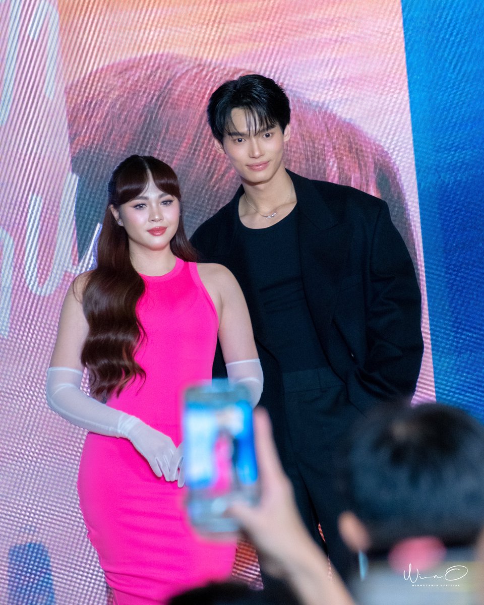 WinmetawinO's tweet photo. Parin &amp; Iris 💖

WIN Premiere Night TH
#รักใต้ฟ้าคู่ขนาน
#UnderParallelSkies 
#winmetawin @winmetawin 
#snowballpower https://t.co/MFMQEFJjND