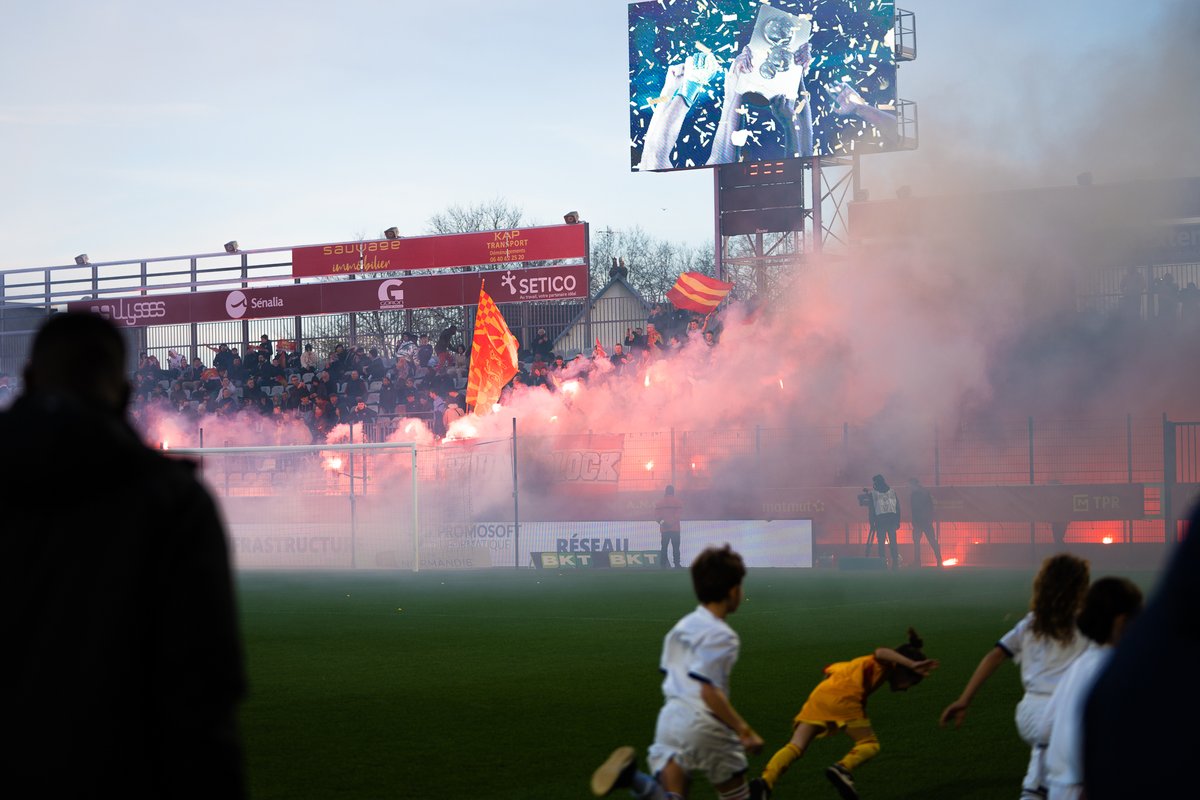 🚍 Tous au Stade du Hainaut ! Le groupe des Young Block 2022 organise un déplacement en bus pour #VAFCQRM le vendredi 10 mai. 🎟️ 25€ la place + le transport pour les adhérents YB (30€ pour les non adhérents) Pour plus d'infos ⤵️ qrm.fr/deplacement-de…