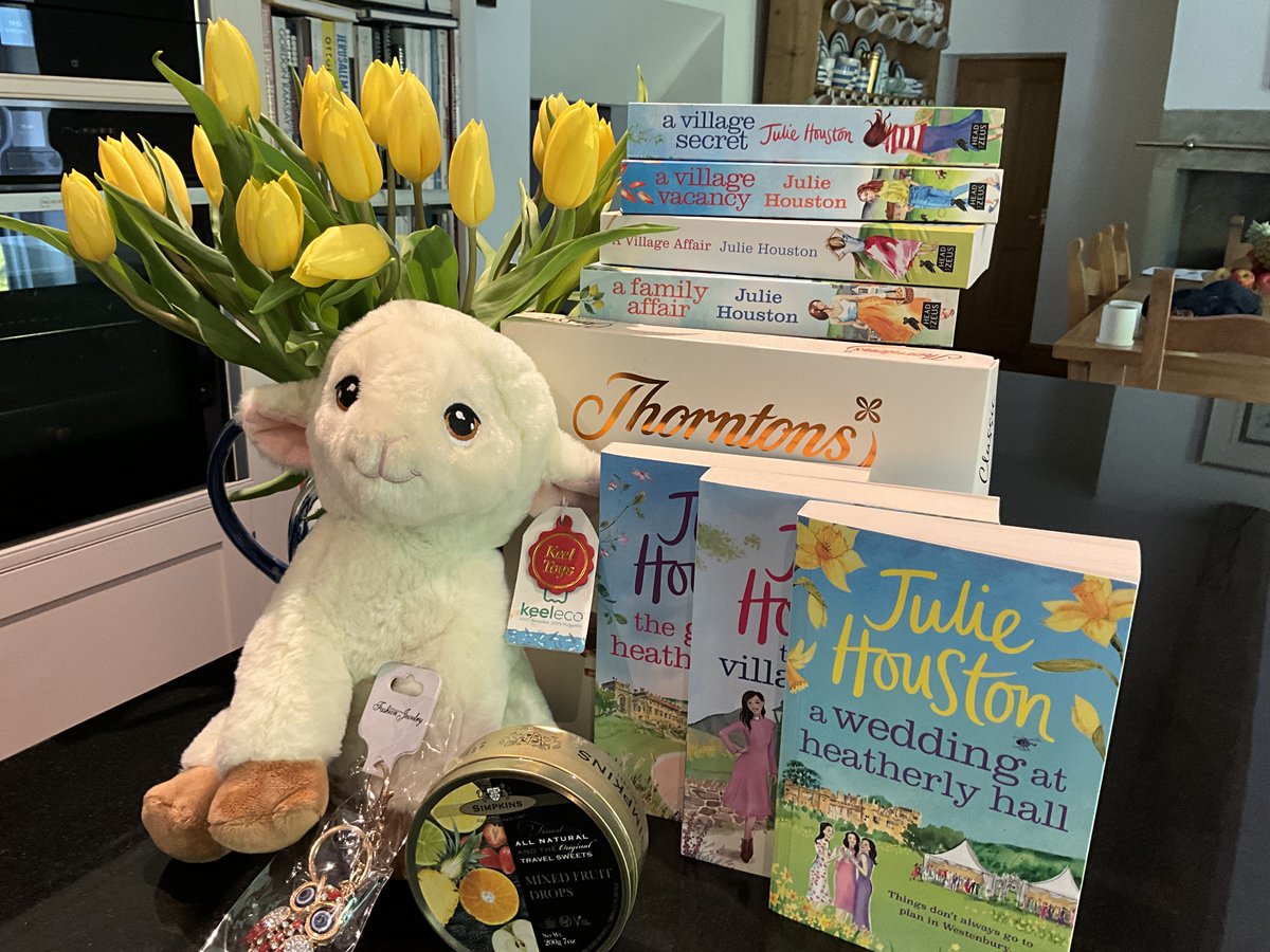 #COMPETITION To celebrate my brand new book A CLASS ACT out with @BoldwoodBooks Jul 30TH - up for preorder now mybook.to/ClassActSocial WIN: 7 of my latest signed paperbacks Cuddly lamb Thorntons chocs Tin of sweets Keyring Just follow and retweet!! ENDS MIDNIGHT 14 MAY