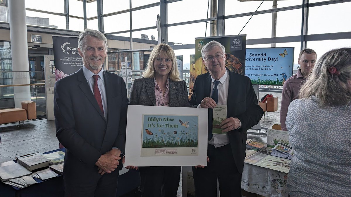 A huge honour to host the Senedd Biodiversity Day today. We brought organisations from across Wales into our national parliament to celebrate and promote biodiversity. A massive thank you to all who came, including our excellent new Cabinet Secretary @huw4ogmore 🌏🌱🟢