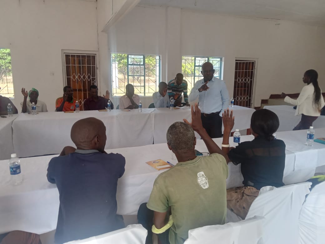 Our ongoing partnership with @sciaf on the project 'Promoting Agroecology & Food Justice' continues in Lusaka, Southern, & Western provinces. This week, we're in Mongu engaging communities cultivating resilience, & promoting food justice. #FoodJustice #ClimateResilience