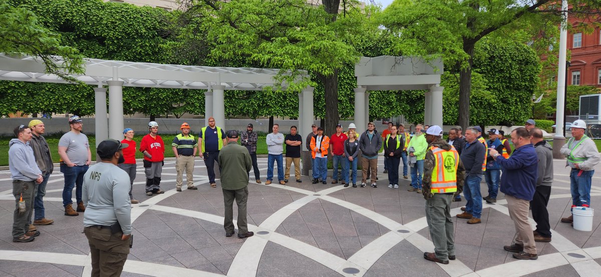 We would like to extend our sincerest thanks to @TheNationalMall, @NationalMallNPS, and the @NatlParkService for their help with repairs throughout the Memorial grounds. Their team of volunteers, 'Helmets to Hard Hats', restored many damaged lights back to working order.