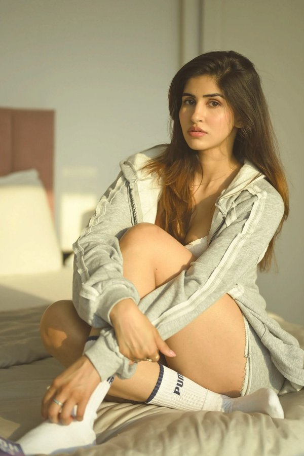 GM_Dx9la4AE6hjP?format=jpg&name=900x900