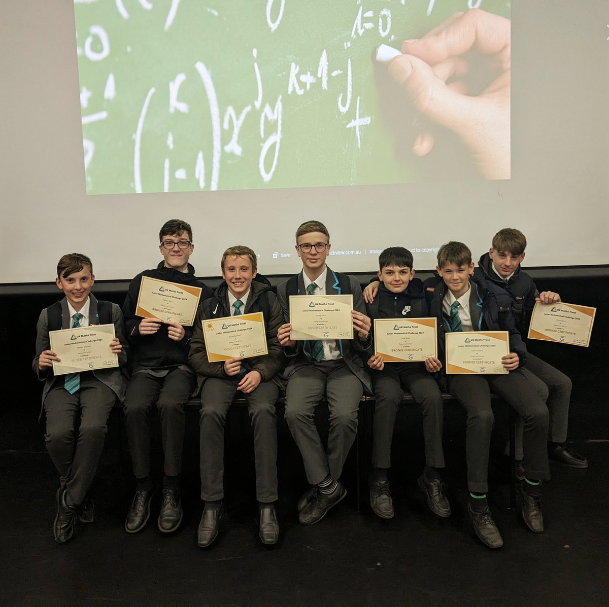 Some incredible Y8 Maths Challenge results: 🏅1 Gold 🥈2 Silver 🥉15 Bronze Well done to the boys and girls who achieved and took part! Here are just a few of the certificate holders. ➕➖🟰➗