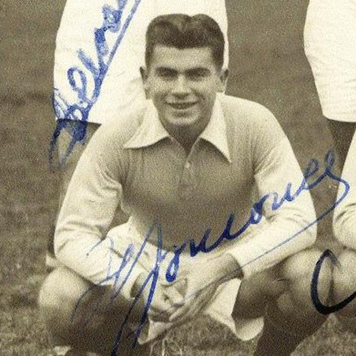 RedStarFC's tweet photo. Ils s’appelaient Émilien, Rino, Henri, Eugène, Jacques, Maurice et Roger. Ils ont porté le maillot du @RedStarFC et ont été victimes des horreurs de la guerre. Nous rendons hommage à ces hommes courageux pour ne pas oublier leurs sacrifices. #8Mai1945 #RedStarLegacy ✪