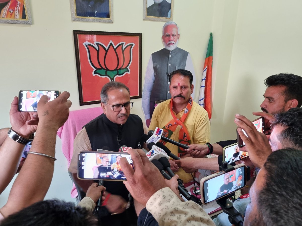 Addressed party karyakartas at BJP Office, #Poonch. Also interacted with media personnel. #AnantnagRajouriLokSabha #LokSabhaElection2024