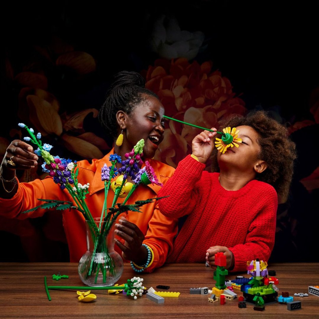 Gift Mom a stunning creations from LEGO® for Mother's Day.

Available in-store at @legocertifiedSA 
#IconicSandton
#MothersDay #LEGO #CelebrateMomWithSandtonCity #IconicMoms