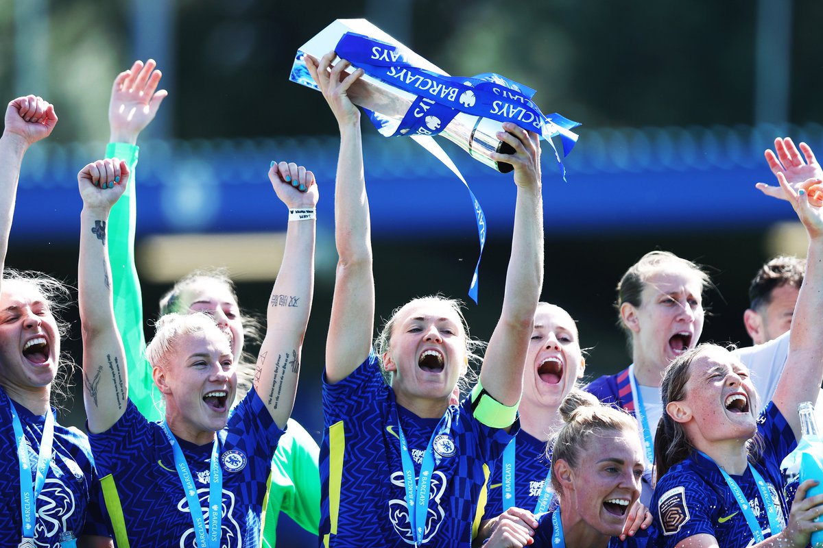 On this day in 2022 @ChelseaFCW lifted the #BarclaysWSL trophy after facing Manchester United on the final day! Will they lift it again next weekend? 👀