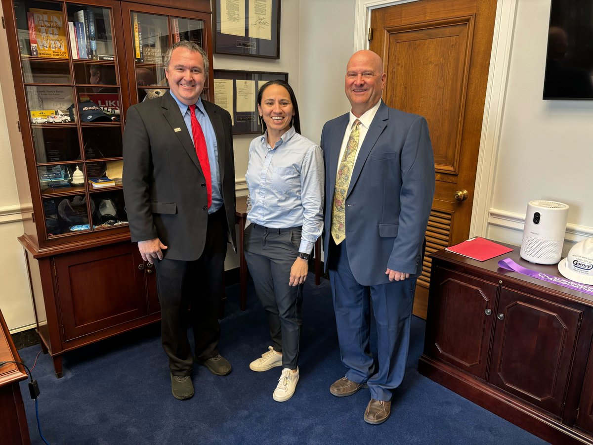 My mom worked for the U.S. Postal Service for 20 years, so I've witnessed the strong commitment of our letter carriers. It was a pleasure meeting with @NRLCA to discuss ways we can support and empower their workforce!