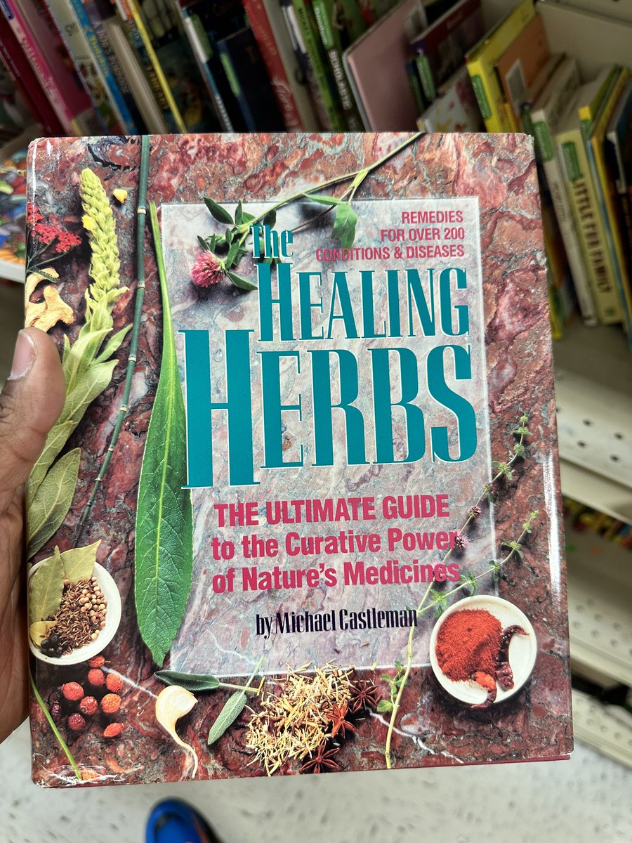 RAWImage92's tweet photo. @Jay_Atoms That’s a fact. I just picked this up from goodwill a few days ago and not only was it happy just to have an amazing book like this, but also to only spend $1.20 for it was even better https://t.co/LGqSoPTmQl