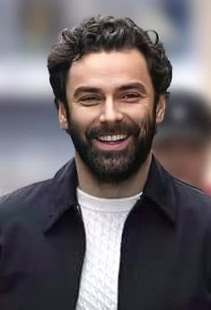 Have a fabulous #TurnerTuesday everyone. #AidanTurner #AidanCrew (Photo credit to owner)💛