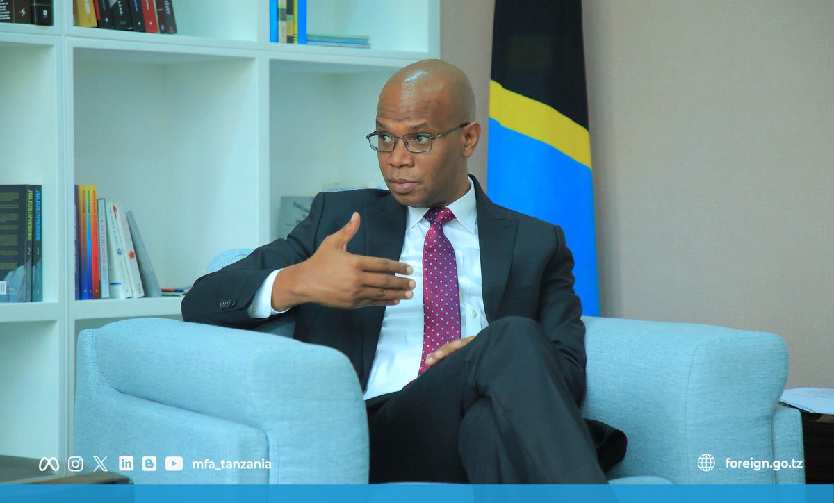 Minister @mfa_tanzania Hon. @JMakamba had a fruitful meeting with Switzerland Ambassador to Tanzania H.E. Didier Chassotat at the Ministry's sub-office in Dar es Salaam. The discussion covered various bilateral and international matters pertaining to peace and security