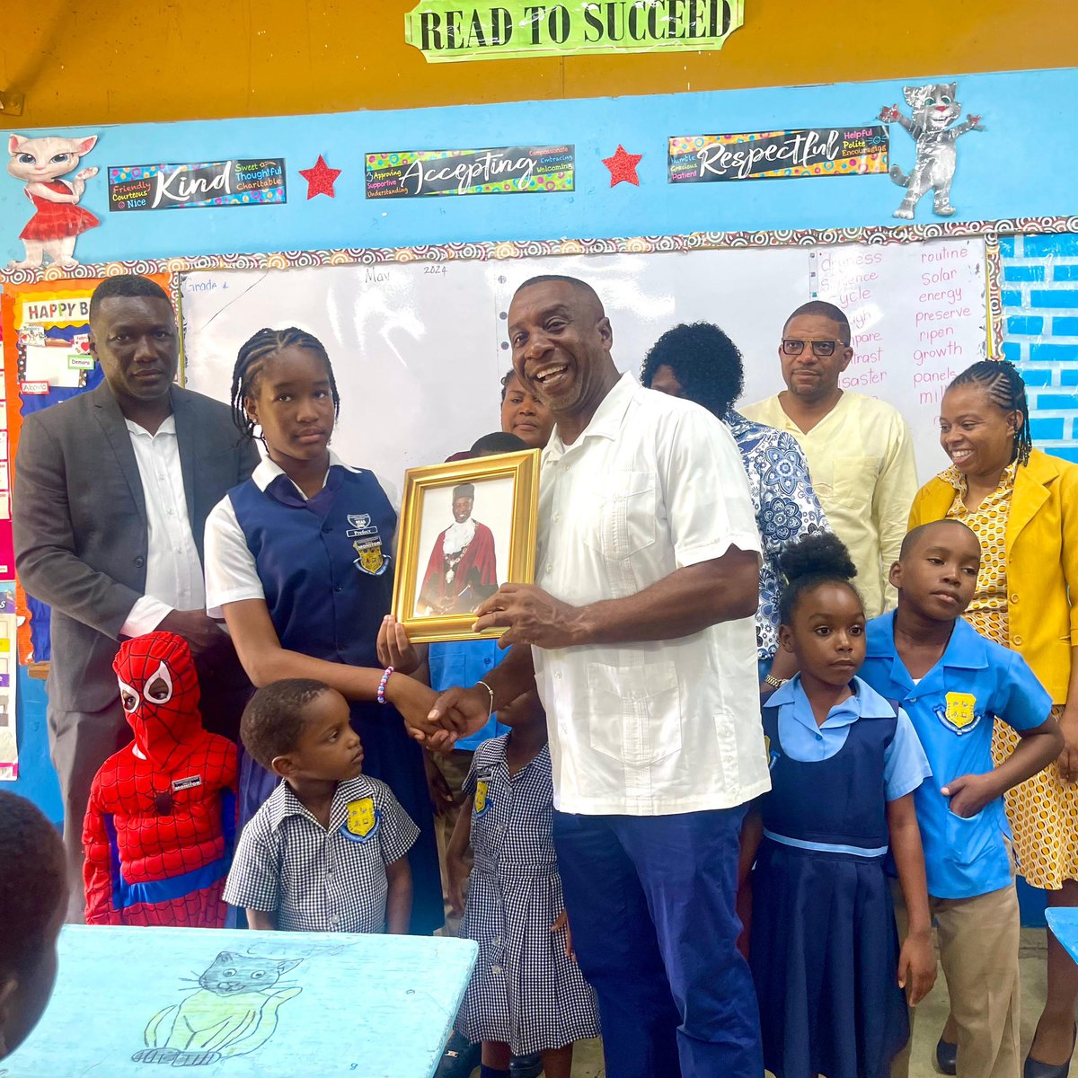 #HappeningNow Mayor Swaby participates in Read Across Jamaica Day at the Constitutional Hill Primary and Infant School in Kintyre, St. Andrew. #PromotingLiteracy