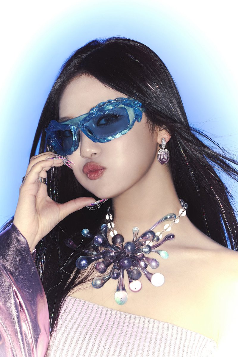 ningning wearing ottolinger blue twisted sunglasses ★ so cool