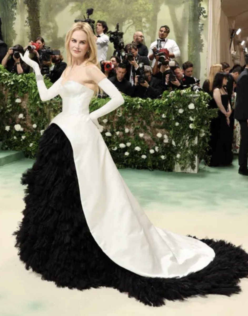 #NicoleKidman wore #Balenciaga for #MetGala2024 
#blackandwhite #fashion #brutallyhonest