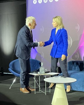 At @EECKatowice with @JerzyBuzek discussing 20 years in 🇪🇺 & 🇵🇱 tremendous progress: ✅new strategic infrastructure ✅development of cohesion regions ✅double GDP per capita from €7250 in 2004 to €14750 in 2023. New challenges are ahead of 🇵🇱 & @EIB stands ready to support.