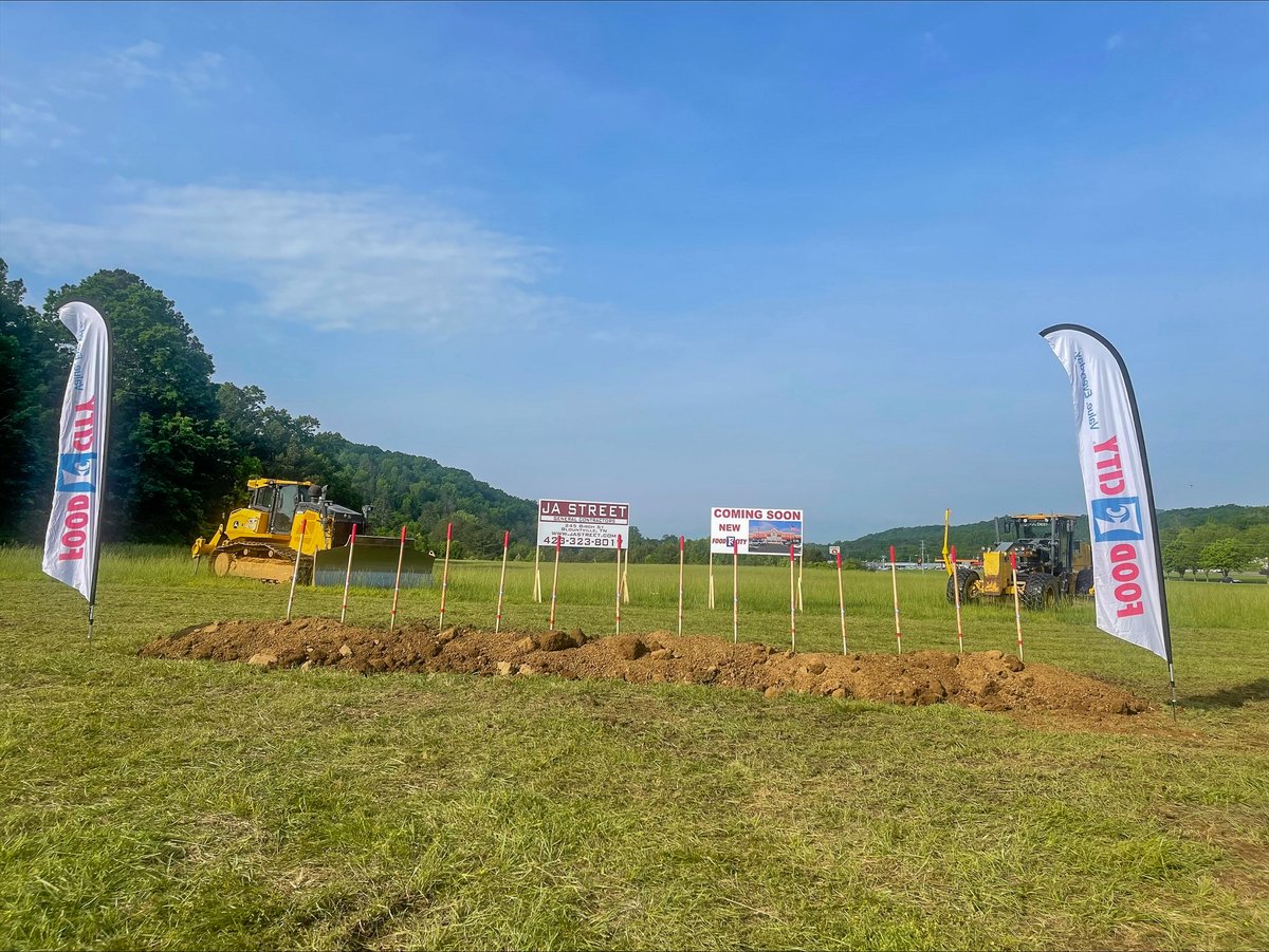 This morning, we broke ground on a new Food City in Dayton, TN! We are excited to better serve the Dayton community!

#herewegrowagain #groundbreaking #dayton #tennessee #foodcity #supermarket #community #newstore