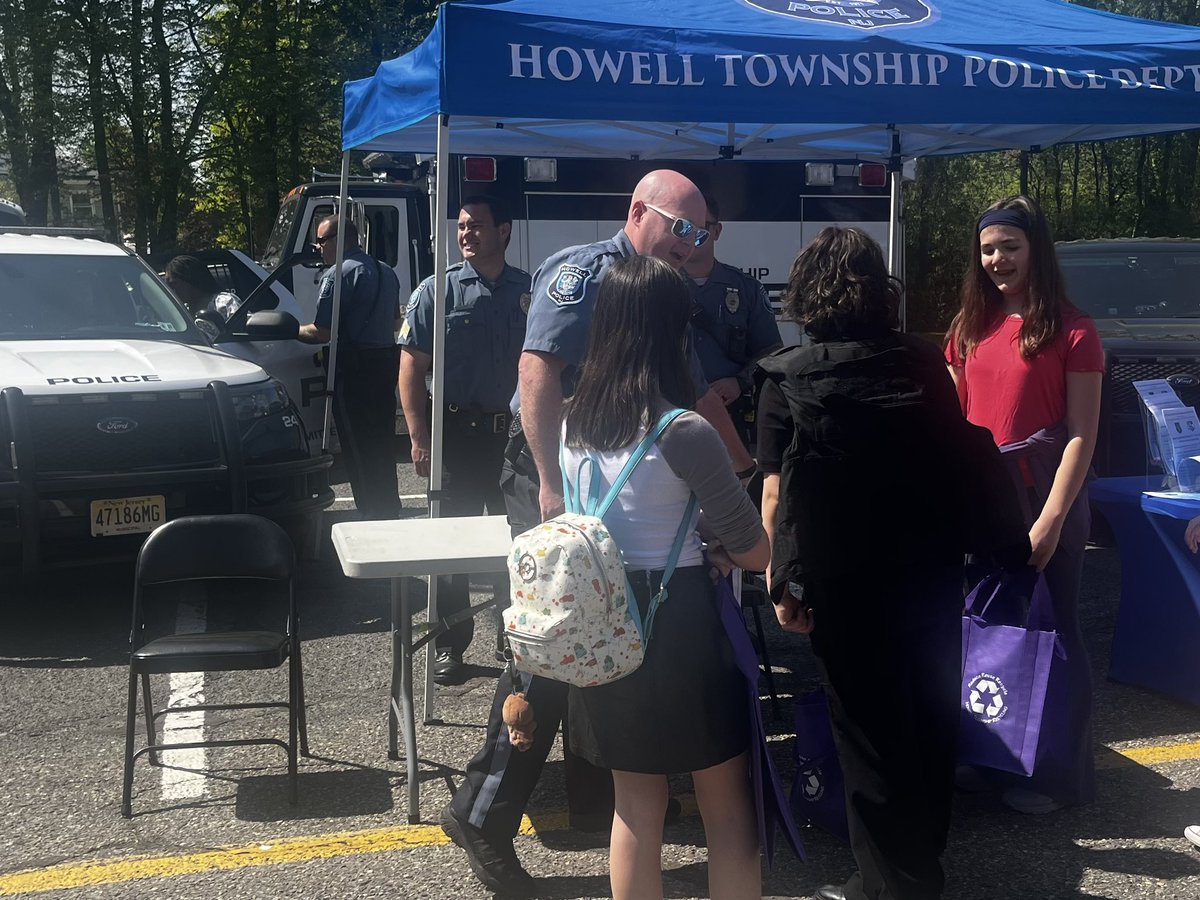Seventh grade students learn from and about locally-elected officials at Howell Township Student Government Day! Thank you to our police, fire, EMS departments, plus many more municipal organizations! @HowellTwpK8 #HTPSLearnerSuccess #HTPSCommunityEngagement