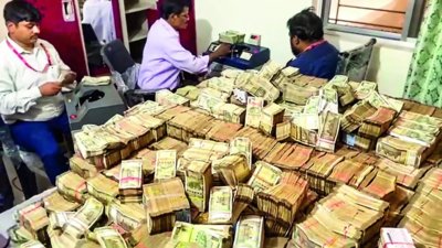 Now, ED arrested Jharkhand rural development minister and Congress MLA Alamgir Alam's personal secretary Sanjiv Lal and his domestic help after the central agency recovered over Rs 32 crore 'unaccounted' cash from them. This is not first time. Last year, more than Rs 300 Crore…