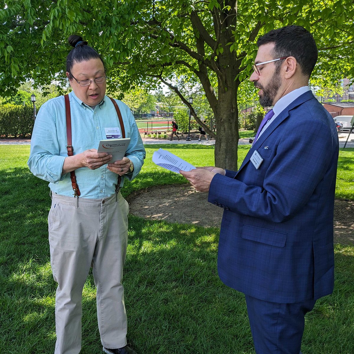 Dennis Chien, '84 (@JHUBME) came to #DesignDay24 to see how the next generation of Hopkins engineers are creating the future. What better occasion to join the Order of the Engineer? Here's Dennis taking the Oath with Vice Dean Michael Falk.