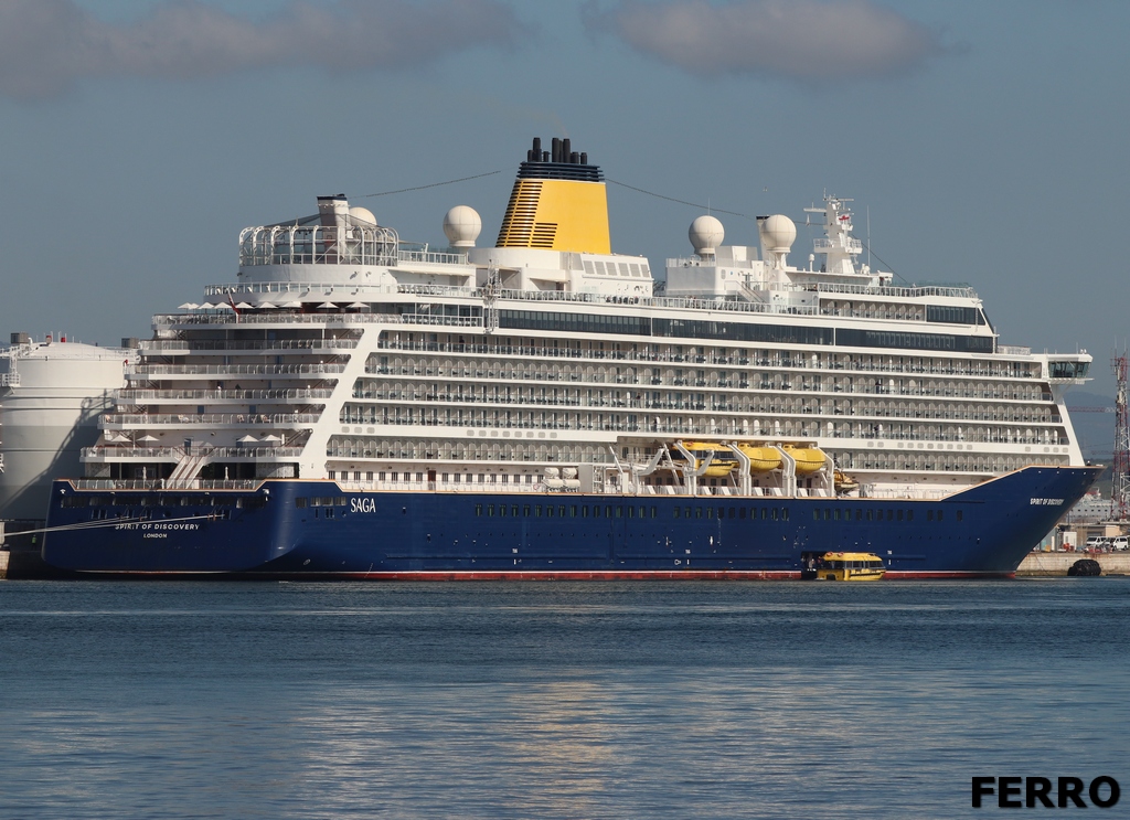 Cruise ships in Gibraltar #shipsinpics #shipping #shipspotting #ships 

⚓️MEIN SCHIFF 4
⚓️SEABOURN QUEST
⚓️MARELLA EXPLORER
⚓️SPIRIT OF DISCOVERY