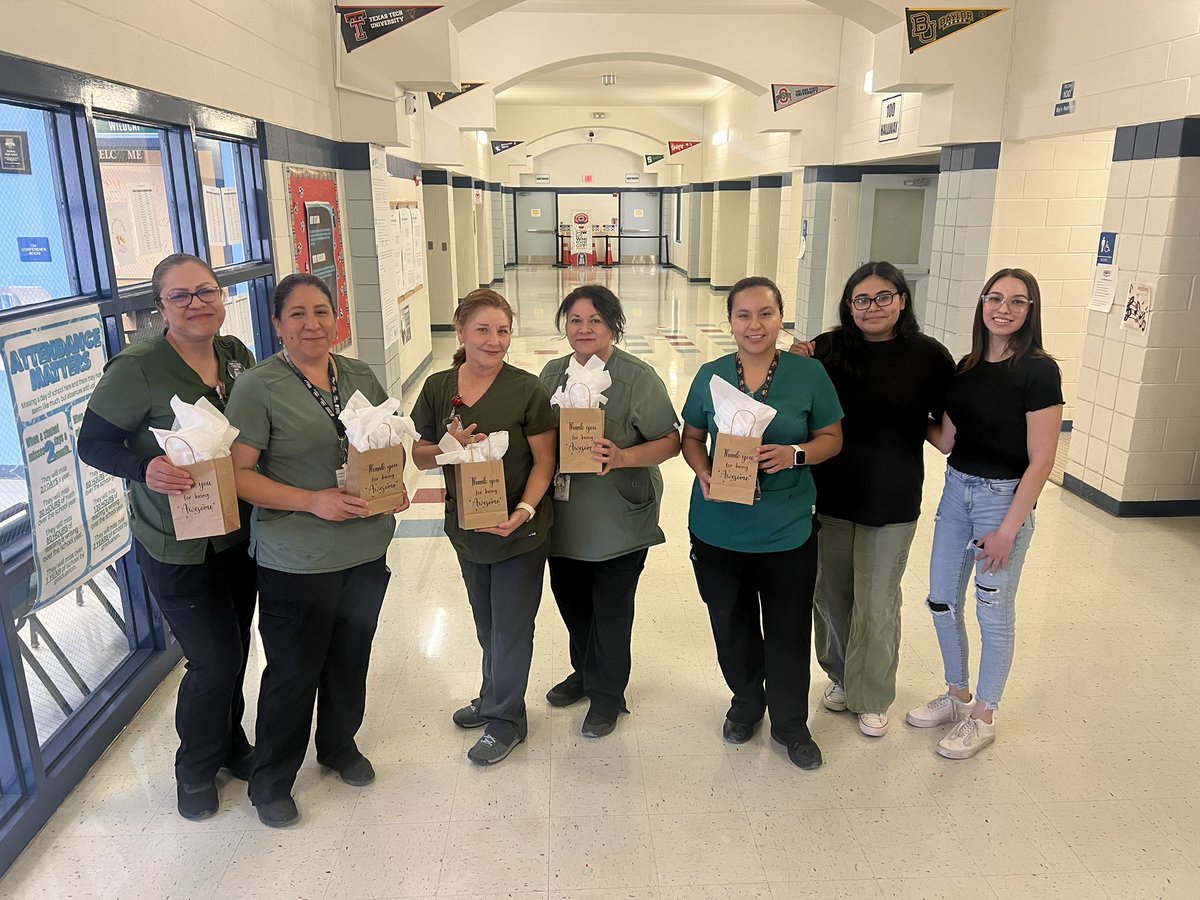 We would like to give a Huge Thank You to our AISD Cafeteria Staff! We appreciate all you do for our students! @AnthonyHighSch1 @_AnthonyISD