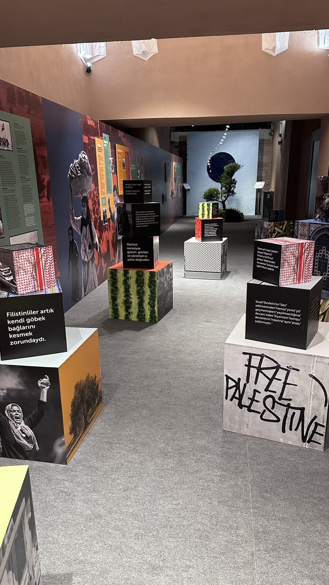 Dün Üsküdar Mimar Sinan'da gerçekleştirilen bir etkinlikte, Yedi Hilal Derneği'nin görsel sanatçıları tarafından hazırlanan 'Kubbe: Filistin Zaman Tüneli' sergisi sanatseverlerle buluştu. Üsküdar Mimar Sinan Galerisi'nde açılan sergi, Filistin'in 100 yılı aşkın bağımsızlık…
