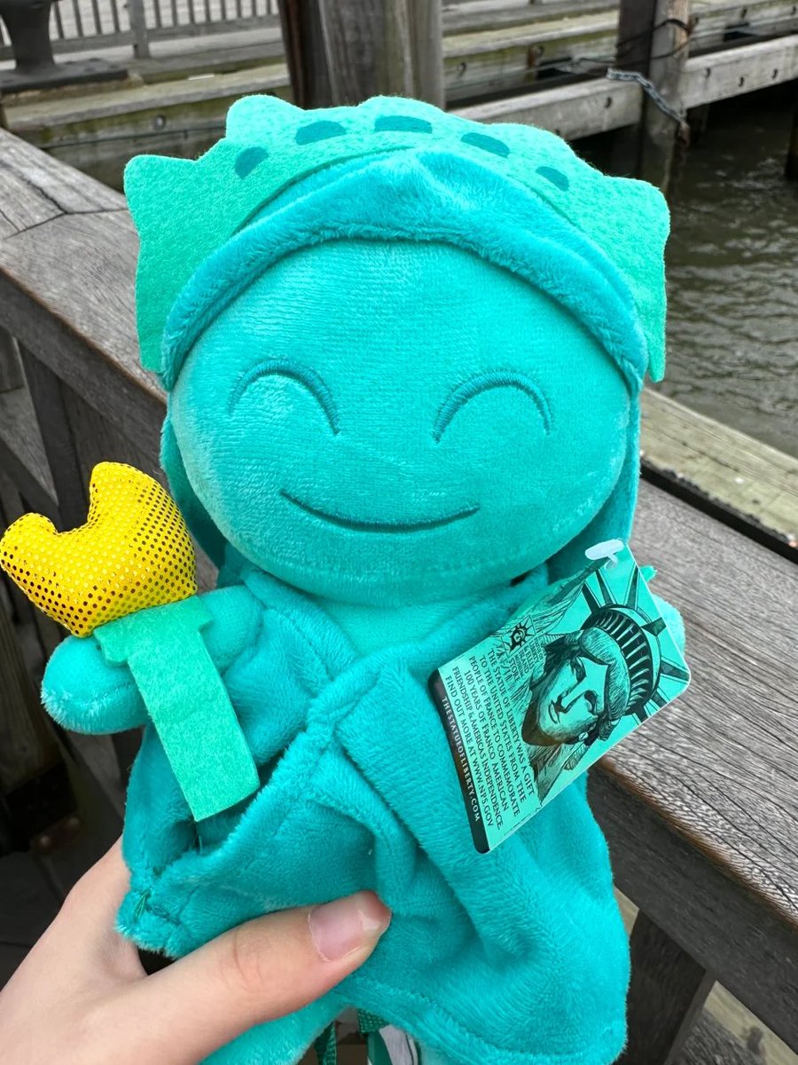 it is the goddess of liberty
I am the lovely goddess🥰