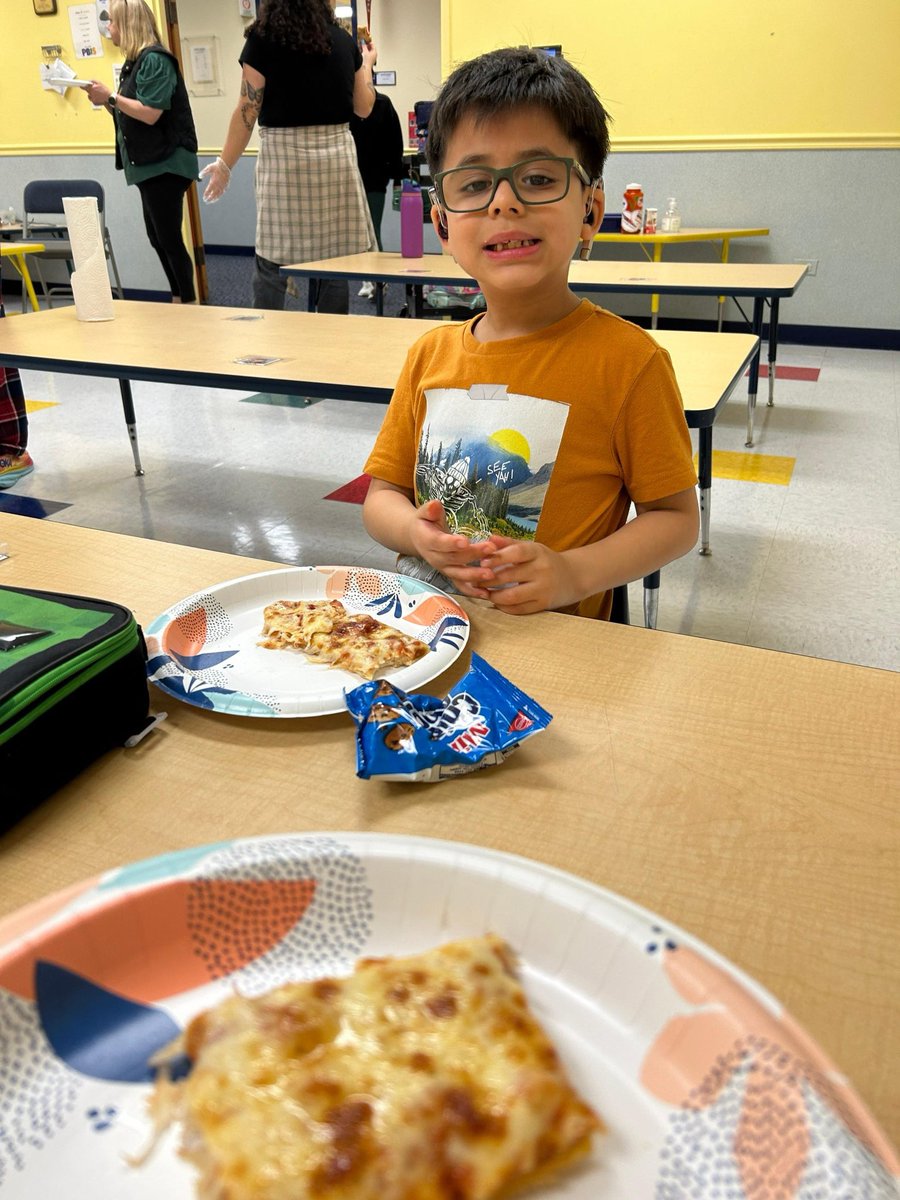 P2 pizza party was so much fun! 🍕

#childsvoice #hearingloss #deaf #hearingimpaired #deafeducation #nonprofitorganization #deafteacher #DeafEd #chicagolandarea #illinois #explorepage #pizzaparty