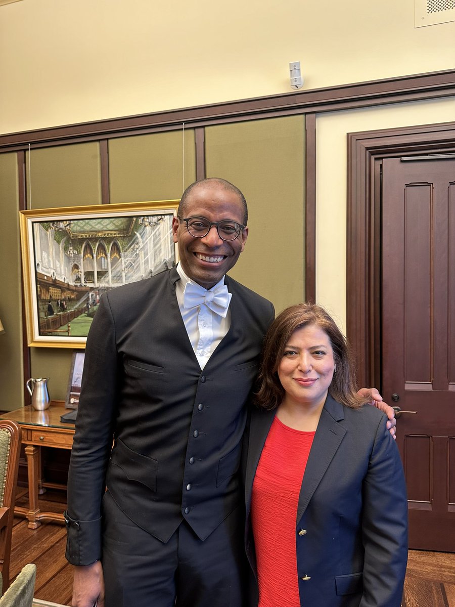 Honored to meet with the Speaker of the House Hon. Fergus, explaining our research <a href="/NanoLabEbrahimi/">Maryam Ebrahimi</a> <a href="/LakeheadRsrch/">LakeheadU Research and Innovation</a> <a href="/HoCSpeaker/">Speaker of the HoC</a> <a href="/GregFergus/">Greg Fergus</a> <a href="/sciencepolicy/">Canadian Science Policy Centre (CSPC)</a> #SciParl2024 🇨🇦