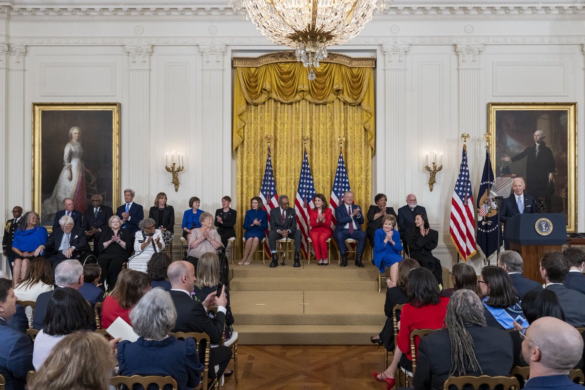 Last week @POTUS awarded the Presidential Medal of Freedom to 19 incredible people. From across politics, the arts, philanthropy, civil rights, and science, these recipients show the true spirit of American curiosity, inventiveness, ingenuity, and dedication. Congratulations to