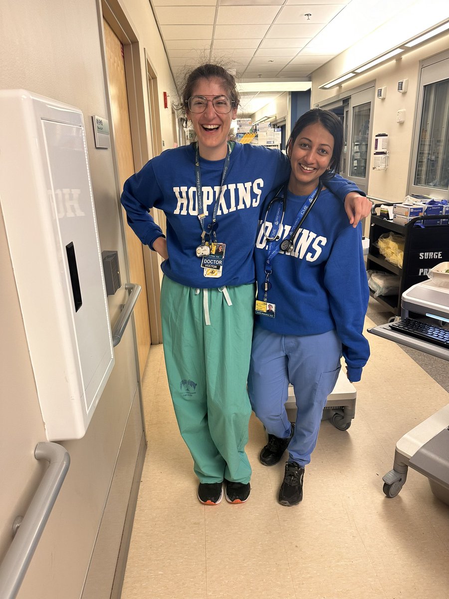 What a #DREAMTEAM in the JHH MICU with these amazing SARs of the flagship firm, @AardraRajendran @leorahaber , leading the team with powerhouse attending and former ACS @rebeccadezube. Matching sweatshirts an added bonus 💪🏽👏🏽🙌🏽 #oslerpride #womeninmedicine #womeninSTEM