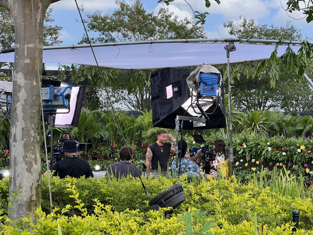 Kane Brown is over at EPCOT! How cool! They are doing some filming in Walt Disney World today in an effort to promote American Idol!🎤