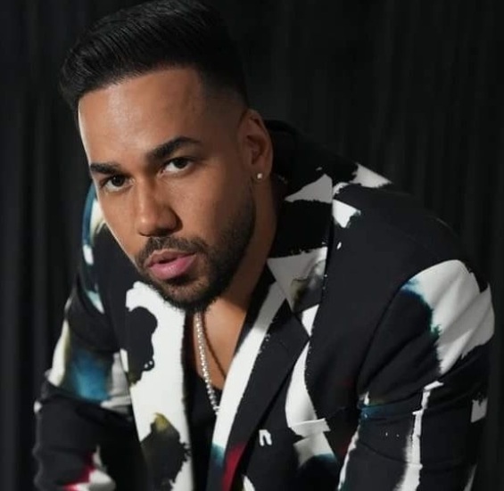 Hoy en el #Sobrevuelo #Merengue disfrutamos lo mejor de Romeo Santos @RomeoSantosPage, el Rey de la bachata, y es el #Artistadeldía.

Sintonice su @EmisoraAlAire a través de🎤fac.mil.co/emisorafac y MyTuner 📻bit.ly/3TUOEOD