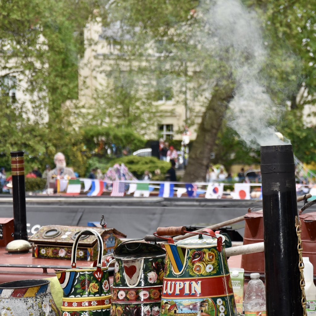 💙Thanks to everyone who visited us at #iwacanalwaycavalcade on board our volunteer-restored widebeam boat ‘Jena’. We loved explaining more about our charity’s work in London and across our 2,000-mile network to #keepcanalsalive. Pics: Artur Oborwski, @canalrivertrust Volunteer