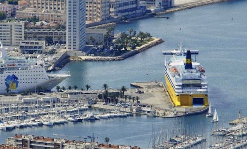 🏆🔝 #ProvenceAlpesCotedAzur : '#Marseille, #Toulon et #Nice, champions de la qualité de l'air portuaire !' Quelles sont les mesures prises pour cette #transformationécologique exemplaire ? bit.ly/4dcpe80 @AClaudiusPetit @isasavon @MaRegionSud @RenaudMuselier