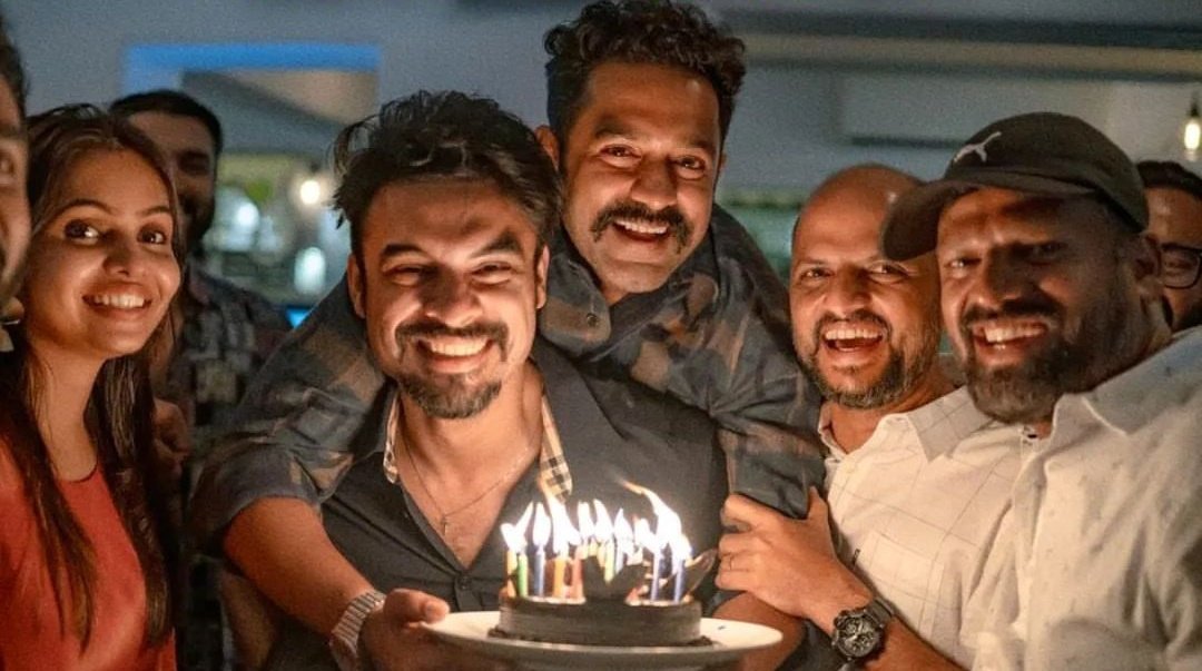 it's sad to see #TovinoThomas solely credited for the success of #2018Movie due to #Minnalmurali's effect and his pan indian reach. Yes, of course, Tovino did well, and he scored in the climax too, but it's a proper multi star movie, which is conceived and made as a multistarrer.