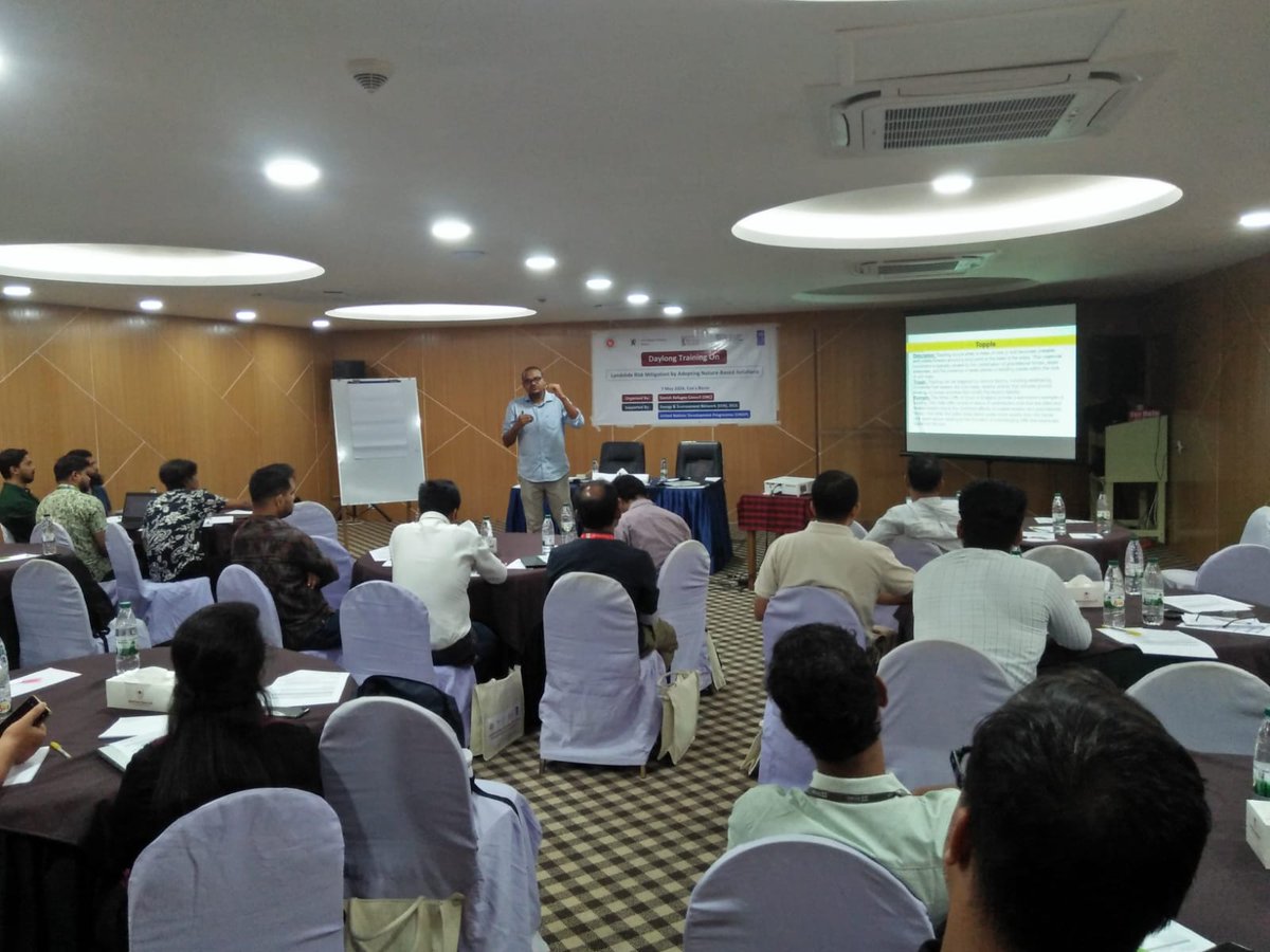 #Training on landslide risk management in #Coxsbazar.  Experiences from Government officials, NGO, INGO & UN agencies connected with technical, social and cultural dimensions of #landslide #risk #mitigation & #NaturebasedSolutions .  @UNDP_BD @RohingyaResp  @NorwayAmbBD @DRC_ngo