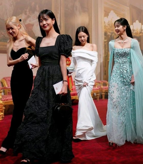 AboutMusicYT's tweet photo. BLACKPINK at the Buckingham Palace, 2023. https://t.co/ED3Cr7wlQV